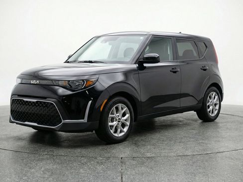 Used 2025 Kia Soul LX w/ LX Technology Package image 3