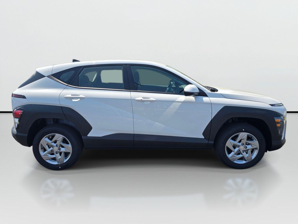 New 2027 Hyundai Kona SE AWD/4WD image 2