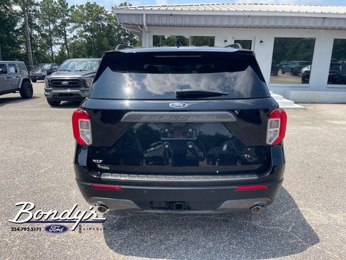Used 2023 Ford Explorer XLT w/ Equipment Group 202A RWD image 13
