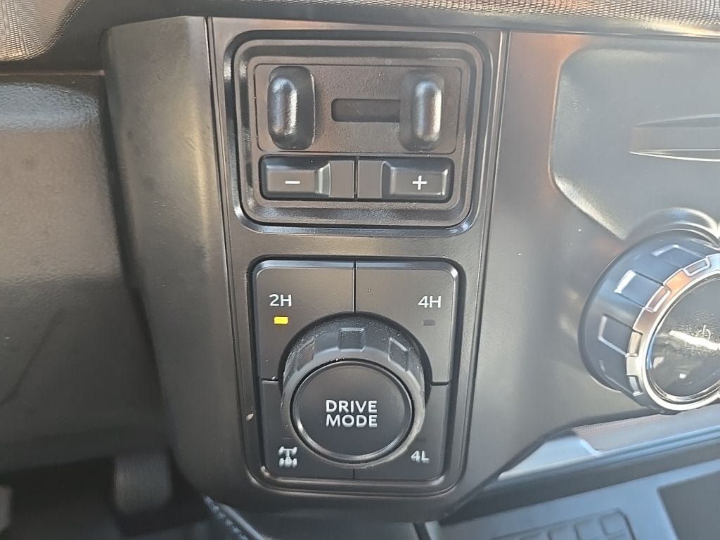 Used 2025 Ford F350 Platinum AWD/4WD image 21