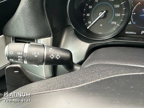 Used 2017 Jaguar XF Premium image 9