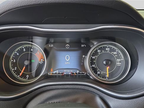 Used 2019 Jeep Cherokee Limited image 10