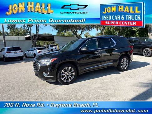 Used 2019 Chevrolet Traverse Premier w/ Driver Confidence II Package FWD image 2