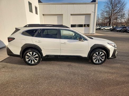 Used 2023 Subaru Outback Limited image 7