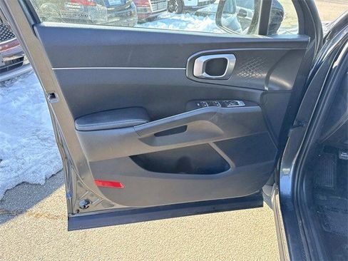 Used 2021 Kia Sorento S w/ Panoramic Sunroof Package image 13