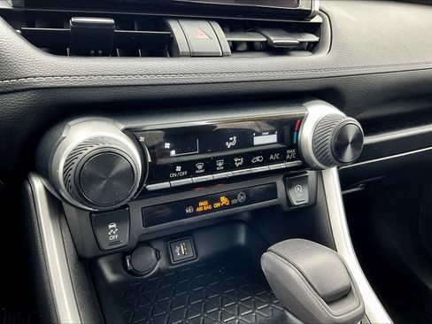 Used 2023 Toyota RAV4 LE AWD/4WD image 26