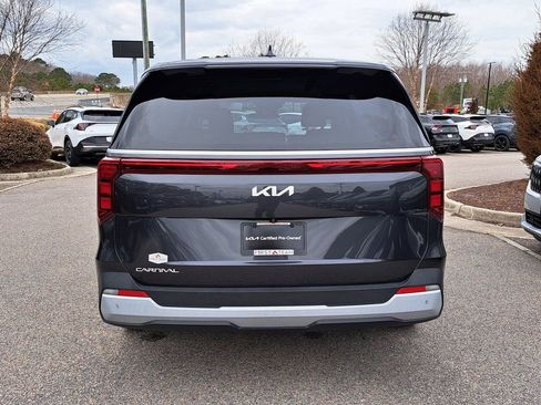 Used 2025 Kia Carnival image 7