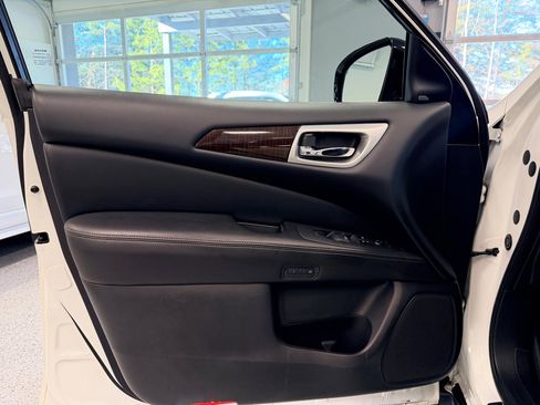 Used 2015 Nissan Pathfinder SL w/ SL Premium Package image 14