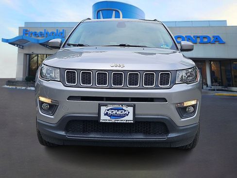 Used 2018 Jeep Compass Latitude w/ Popular Equipment Group AWD/4WD image 2