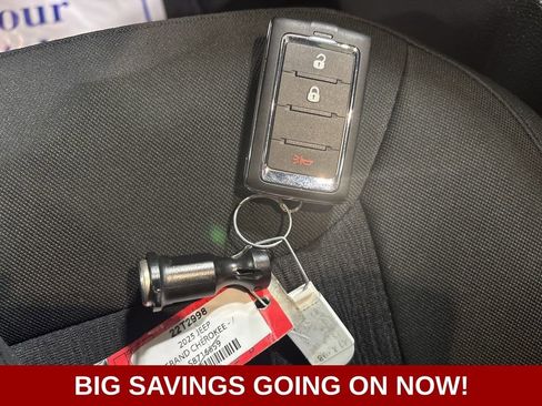 New 2025 Jeep Grand Cherokee L Laredo image 31