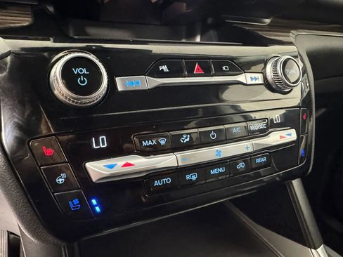 Used 2021 Ford Explorer Limited w/ Equipment Group 301A image 21