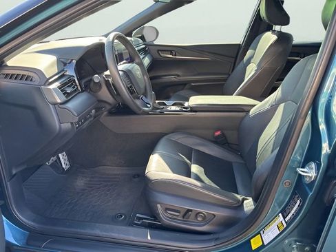 Used 2025 Toyota Camry XSE FWD image 11