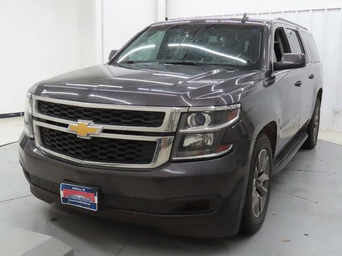 Used 2017 Chevrolet Suburban LT AWD/4WD image 4