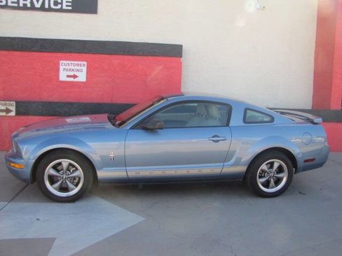 Used 2006 Ford Mustang Coupe image 2