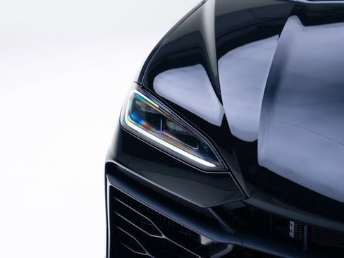 Used 2025 Lamborghini Urus SE image 11