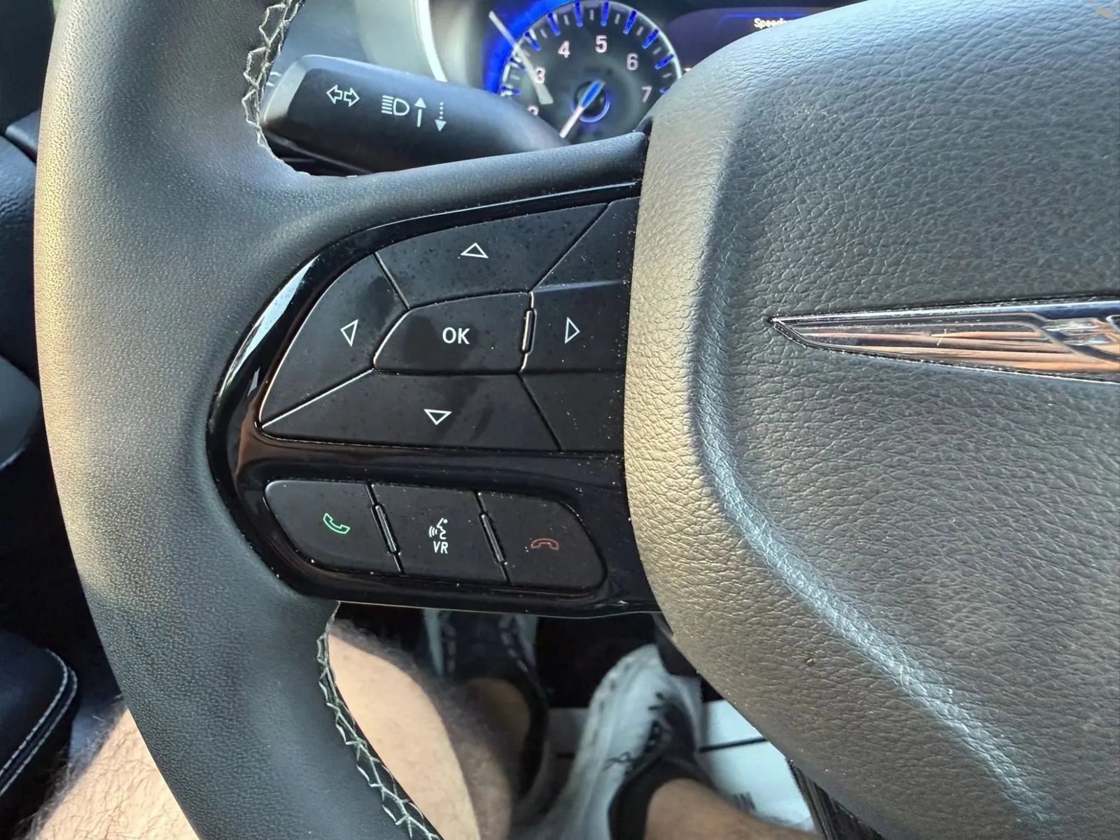 Used 2024 Chrysler Pacifica Touring FWD image 34