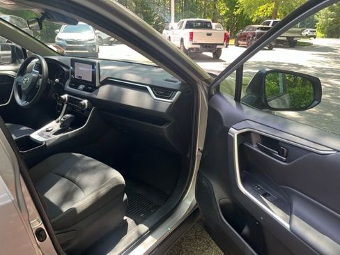 Used 2023 Toyota RAV4 LE AWD/4WD image 10