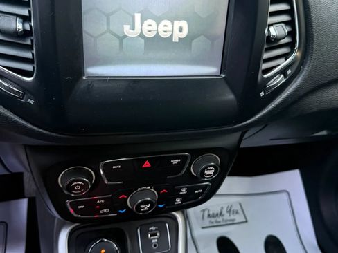 Used 2020 Jeep Compass Latitude AWD/4WD image 36