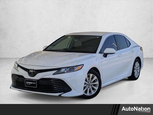 Used 2019 Toyota Camry LE image 1