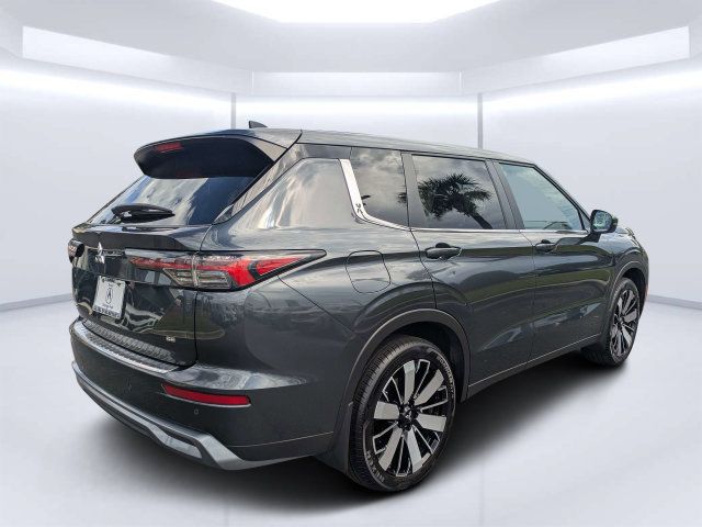 Used 2025 Mitsubishi Outlander SE FWD image 3