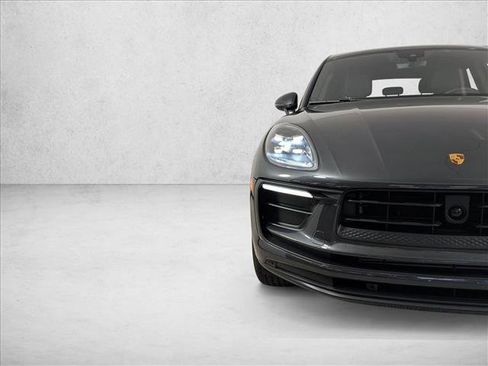 Certified 2023 Porsche Macan AWD/4WD image 12
