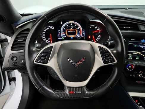 Used 2015 Chevrolet Corvette Z06 w/ 3LZ Preferred Equipment Group RWD image 19
