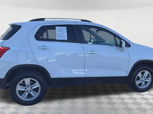 Used 2017 Chevrolet Trax LT w/ LT Convenience Package AWD/4WD image 4