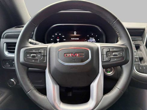Used 2024 GMC Yukon SLT image 30