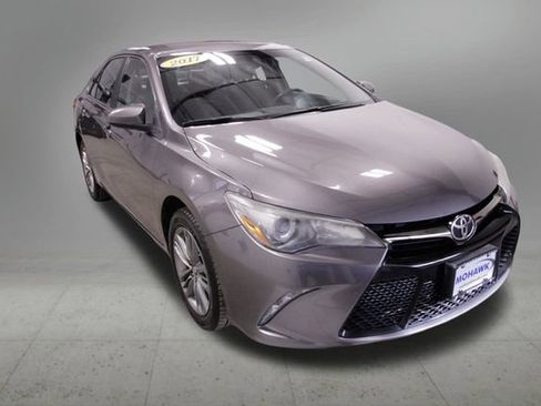Used 2017 Toyota Camry SE image 8