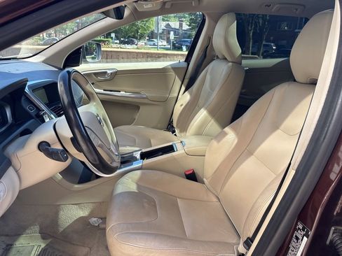 Used 2016 Volvo XC60 T6 w/ Proximity Package AWD/4WD image 13