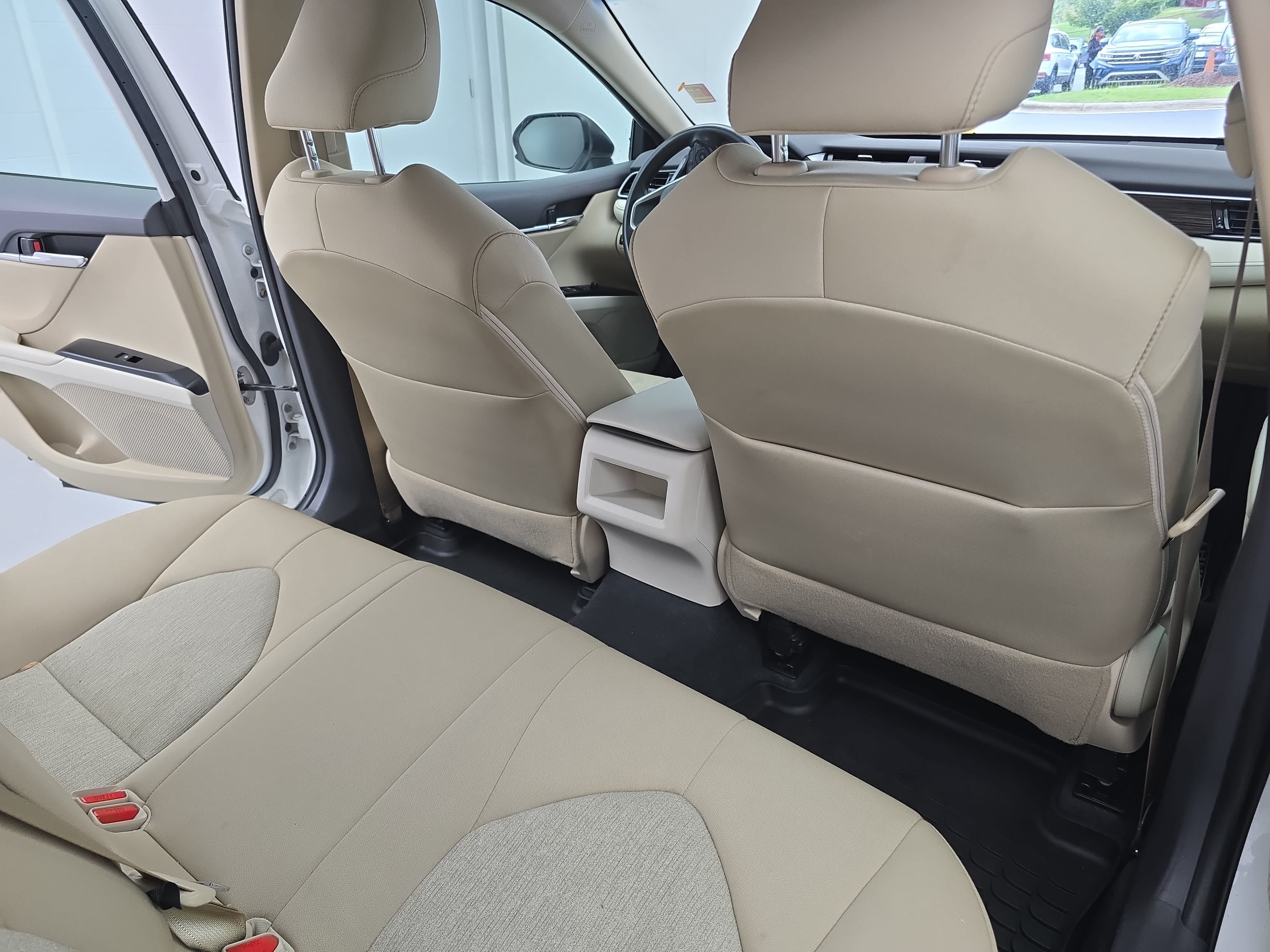 Used 2019 Toyota Camry LE FWD image 11