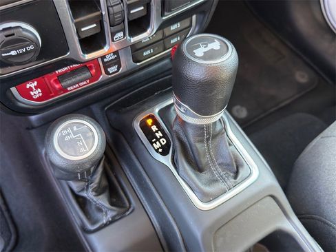 Used 2024 Jeep Wrangler Unlimited Rubicon image 21