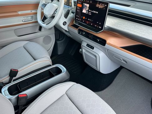 New 2025 Volkswagen ID. Buzz Pro S Plus image 15