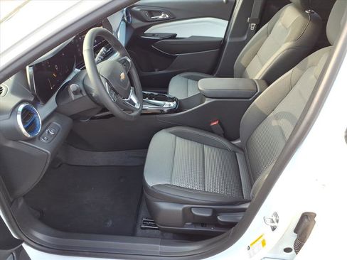 New 2026 Chevrolet Trax LT w/ Driver Confidence Package image 9