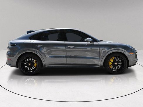 Used 2023 Porsche Cayenne Turbo S image 6