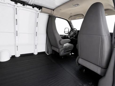 Used 2025 GMC Savana 3500 Extended RWD image 16