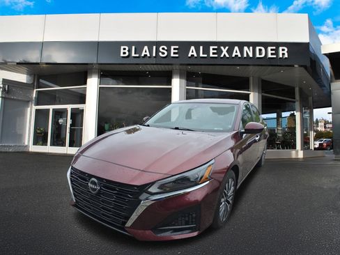 Used 2023 Nissan Altima 2.5 SV w/ SV Premium Package AWD/4WD image 5