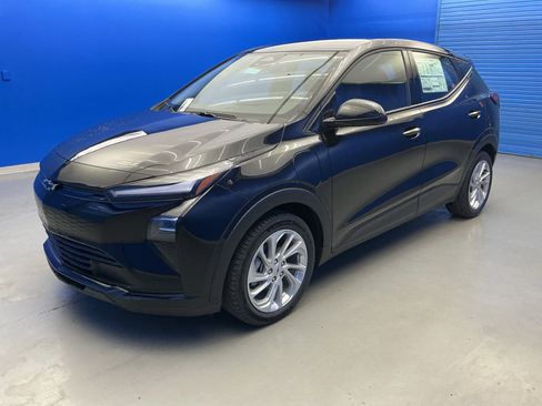 New 2027 Chevrolet Bolt LT w/ Comfort Package FWD image 4