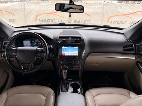 Used 2018 Ford Explorer XLT w/ Equipment Group 202A image 29