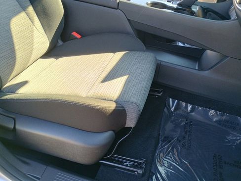 Used 2023 Nissan Rogue SV image 22