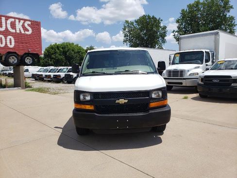 Used 2016 Chevrolet Express 2500 RWD image 4