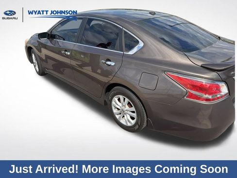 Used 2014 Nissan Altima 2.5 S w/ Sport Value Package image 3