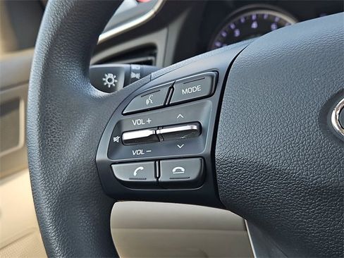 Used 2020 Hyundai Elantra SEL image 24