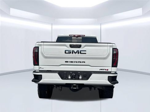 Used 2025 GMC Sierra 2500 AT4 w/ Technology Package AWD/4WD image 9