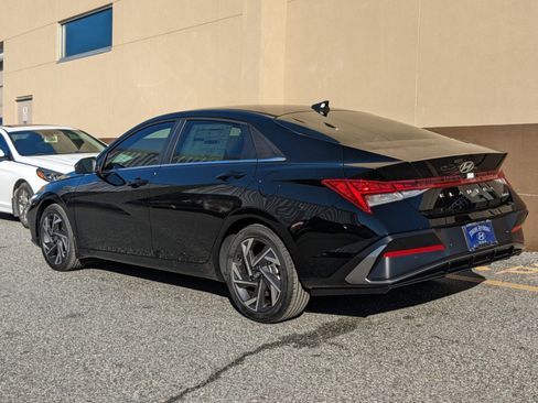 New 2025 Hyundai Elantra Limited image 7