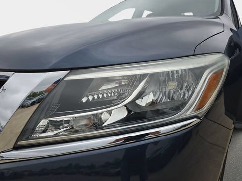 Used 2015 Nissan Pathfinder S AWD/4WD image 32