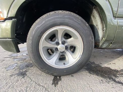 Used 2001 Chevrolet S10 Pickup LS w/ Preferred Equipment Group RWD image 10