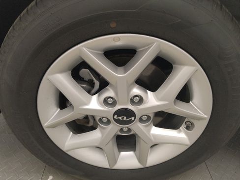 Used 2025 Kia Soul LX FWD image 31