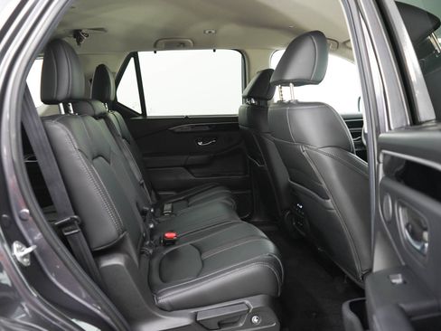 Used 2025 Honda Pilot EX-L image 12