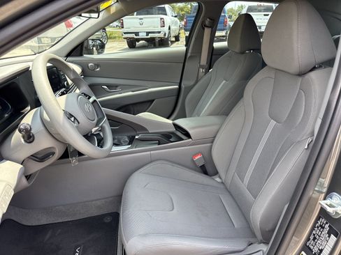Certified 2026 Hyundai Elantra SE FWD image 11